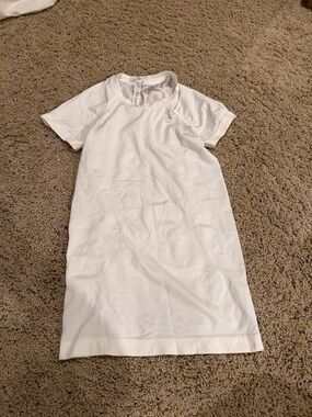White lululemon swiftly tee